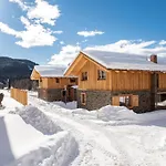 Lerchpeuntgut Almchalets Dağ evi Tamsweg