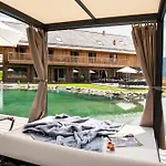 Lerchpeuntgut Almchalets Dağ evi *