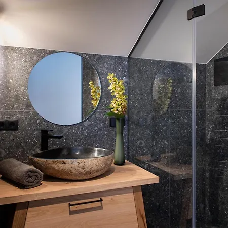 Lerchpeuntgut Almchalets Шале Тамсвег