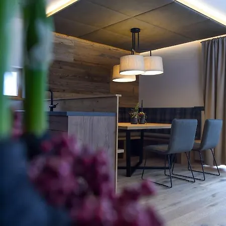 Lerchpeuntgut Almchalets * Tamsweg