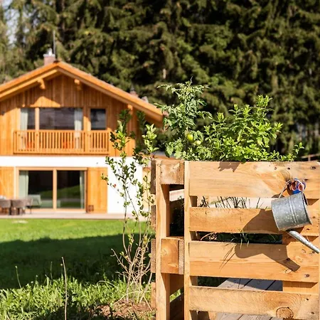 Lerchpeuntgut Almchalets *