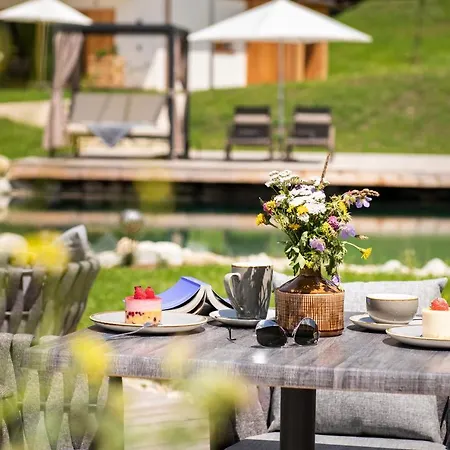 Lerchpeuntgut Almchalets * Тамсвег