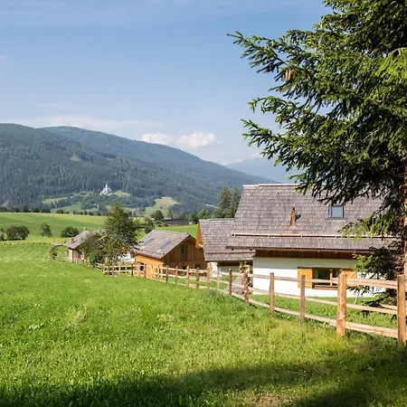 Alpesi faház Lerchpeuntgut Almchalets *