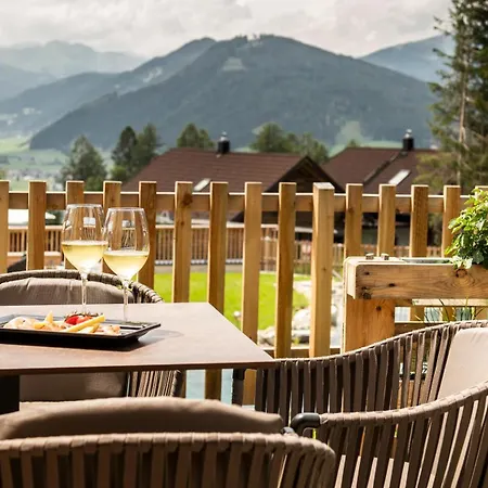 Lerchpeuntgut Almchalets Шале *