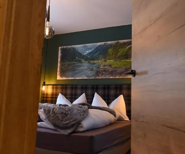 Lerchpeuntgut Almchalets * Tamsweg